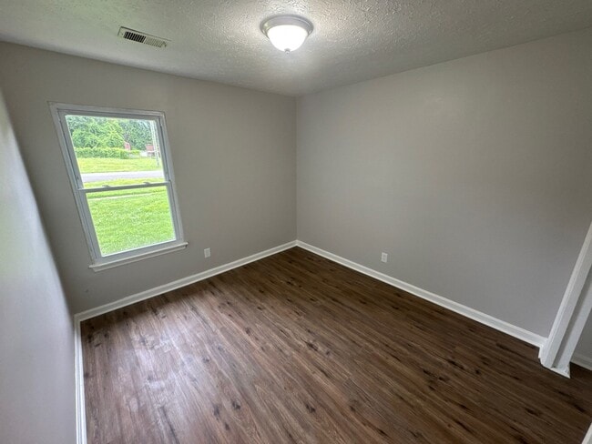 Building Photo - 9705 Turnpike View Dr