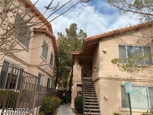 Building Photo - 350 S Durango Dr