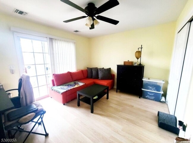 Building Photo - 189 Sunshine Dr