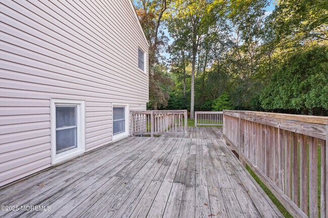 Building Photo - 42 Arno St