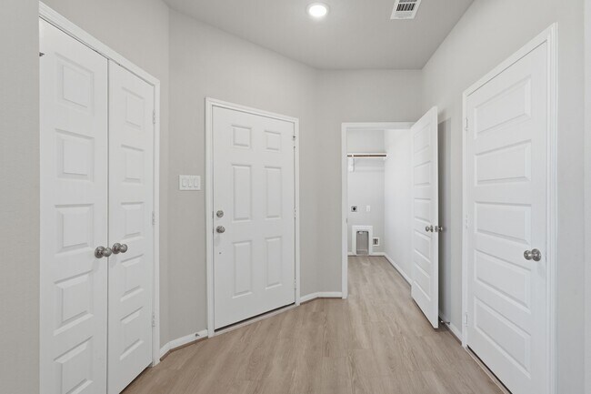 Building Photo - 10406 Milford Wds Ln