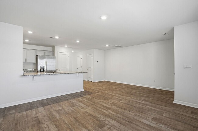 Building Photo - Available now!!! $500.00 off FIRST MONTH'S RENT!