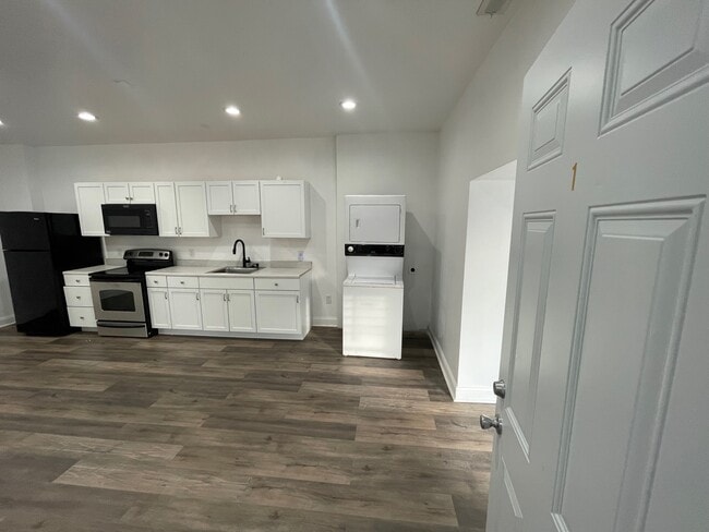 Primary Photo - 2930 Baker St