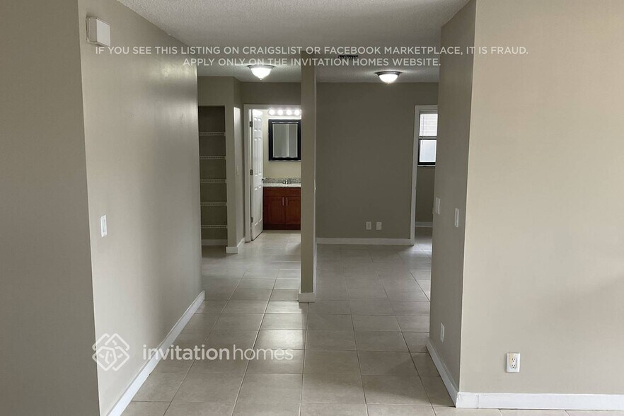 Building Photo - 112 La Mancha Ave