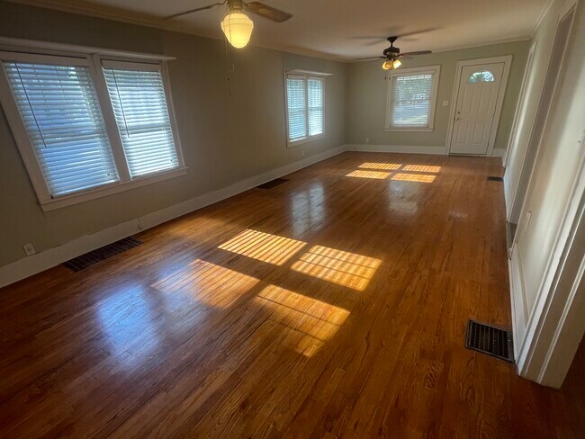 Living area - 1801 S Olive St