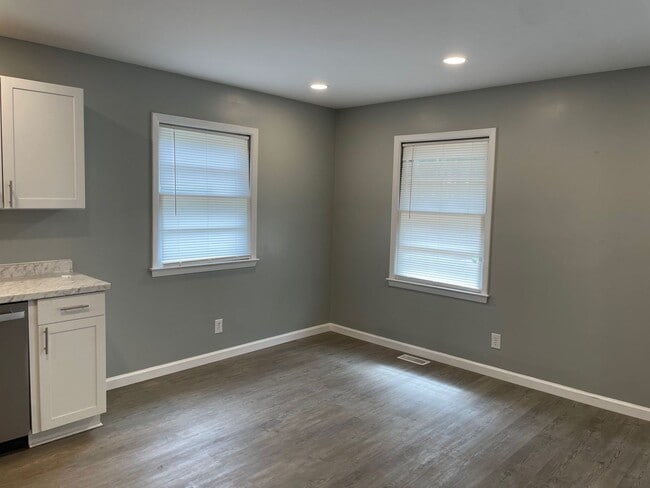 Building Photo - NEWLY RENOVATED 2 BED, 2 BATH HOME WITH GA...