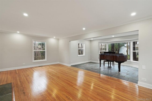 Building Photo - 790 Hardscrabble Rd