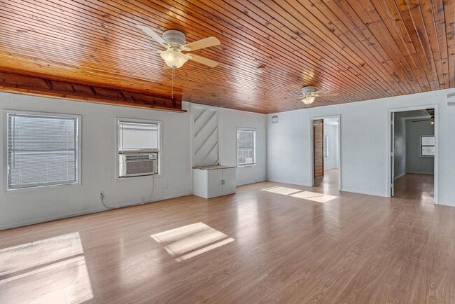 Building Photo - Lakeside Charm: Cozy 2-Bedroom Duplex in Rogers!