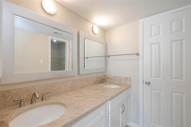 Building Photo - 12550 Whittington Dr