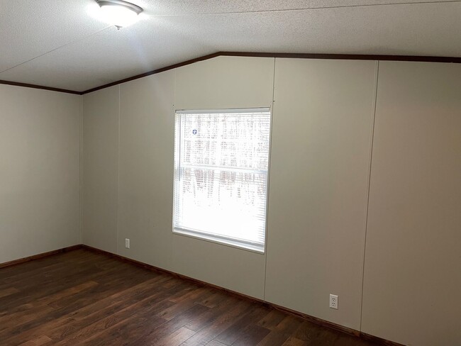 Building Photo - 3 BED, 2 FULL BATH MOBILE HOME IN DENTON, ...