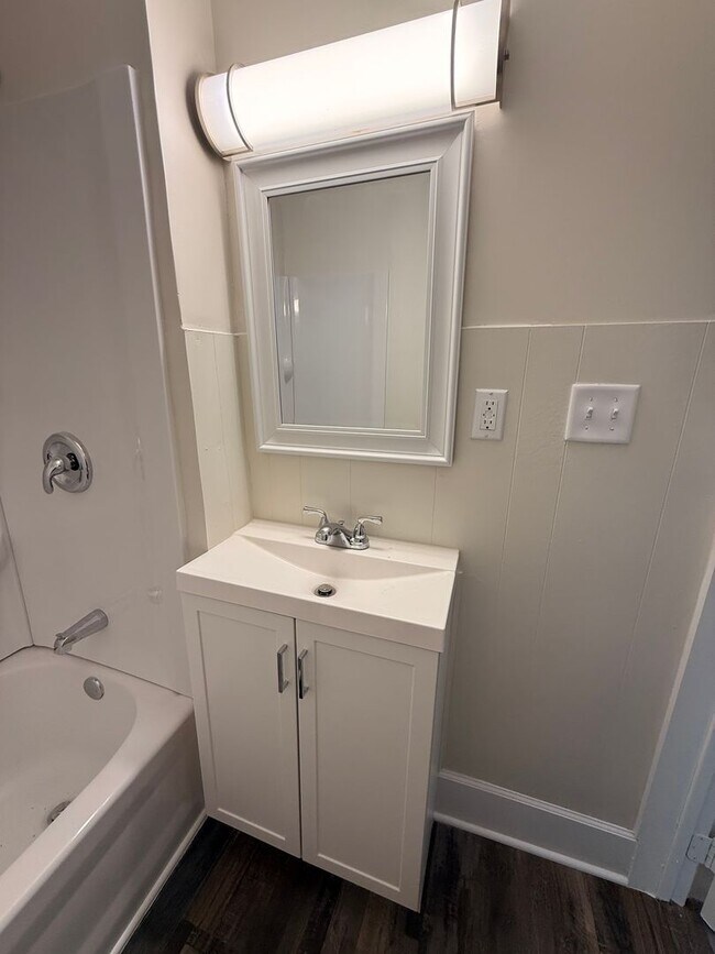 Building Photo - 750-752 E Wheeling St