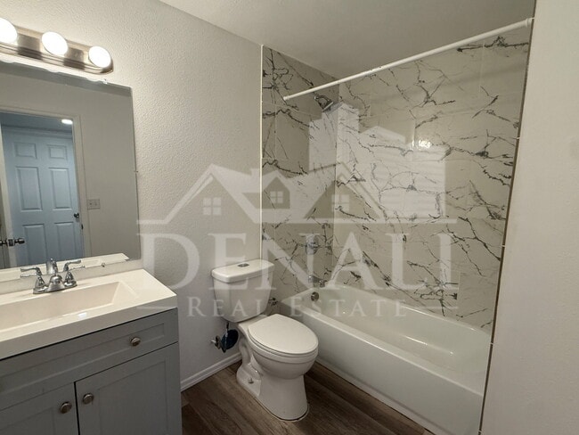 Building Photo - 2027 N 66th Dr
