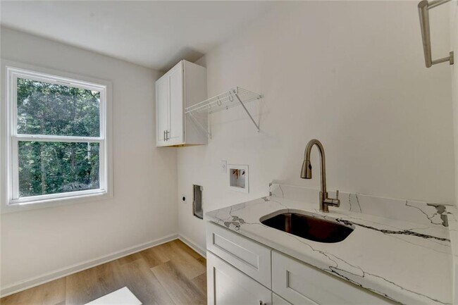 Building Photo - 9135 Fox Trail Ln