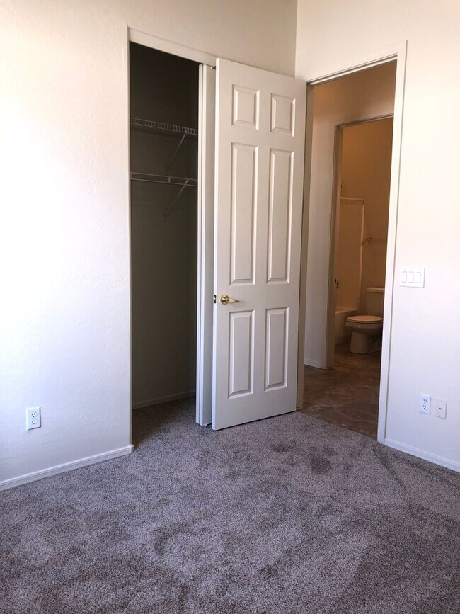 Building Photo - 5301 N Bremont Way