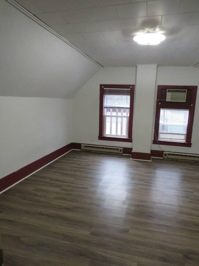 Building Photo - 1202 13th Ave E