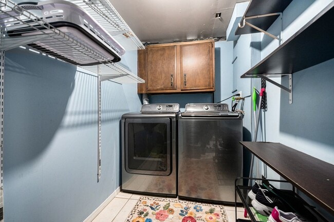 Building Photo - 1921 Williamsburg Dr