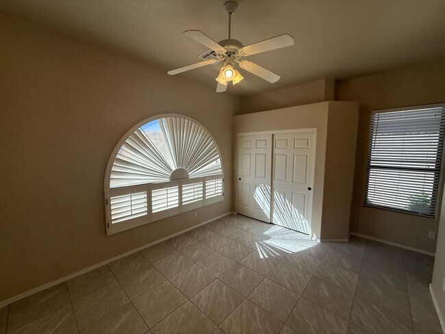 Building Photo - 3260 E Isabella Ave