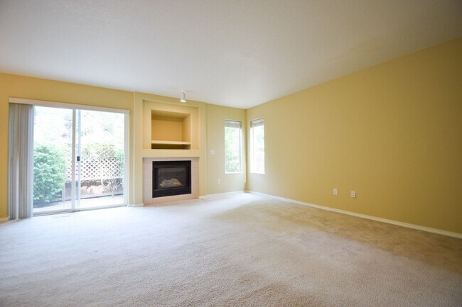 Building Photo - NEW LOWERED RENT!  Wow! Beautiful 4 Bedroo...