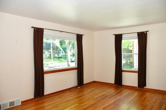 Building Photo - 1317 Herrick Ave NE