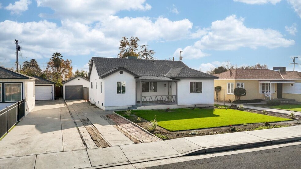 Building Photo - 301 10th St