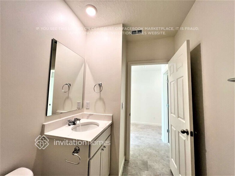 Building Photo - 565 Seaspray Dr
