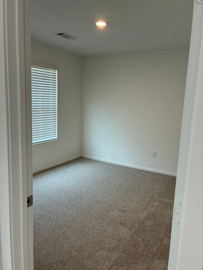 Building Photo - 1406 Manor Ct