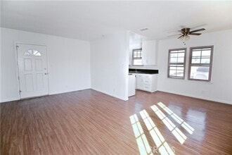 Building Photo - 6951 Simpson Ave