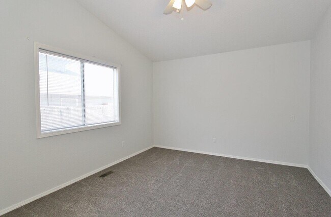 Building Photo - 12053 W Hickory Dr