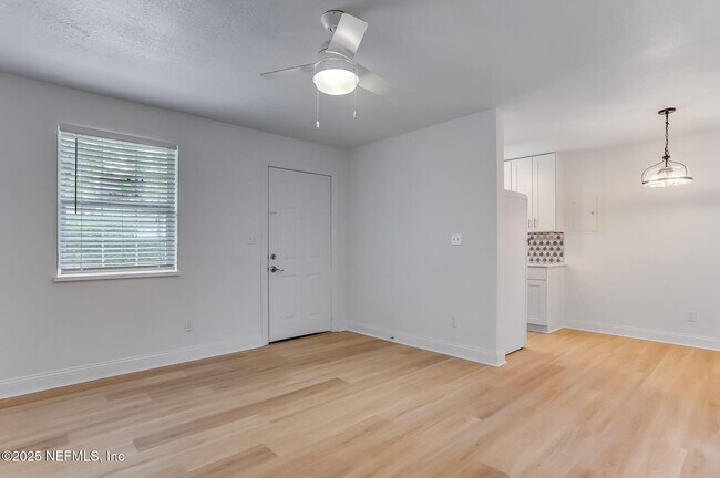 Building Photo - 1411 Palm Ave