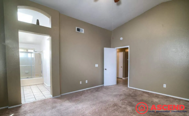 Building Photo - Lovely 3 Bedroom Home Off McCutchen and Ol...