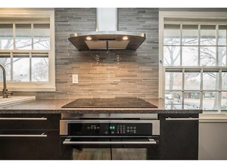 Building Photo - 2711 W 71st Terrace