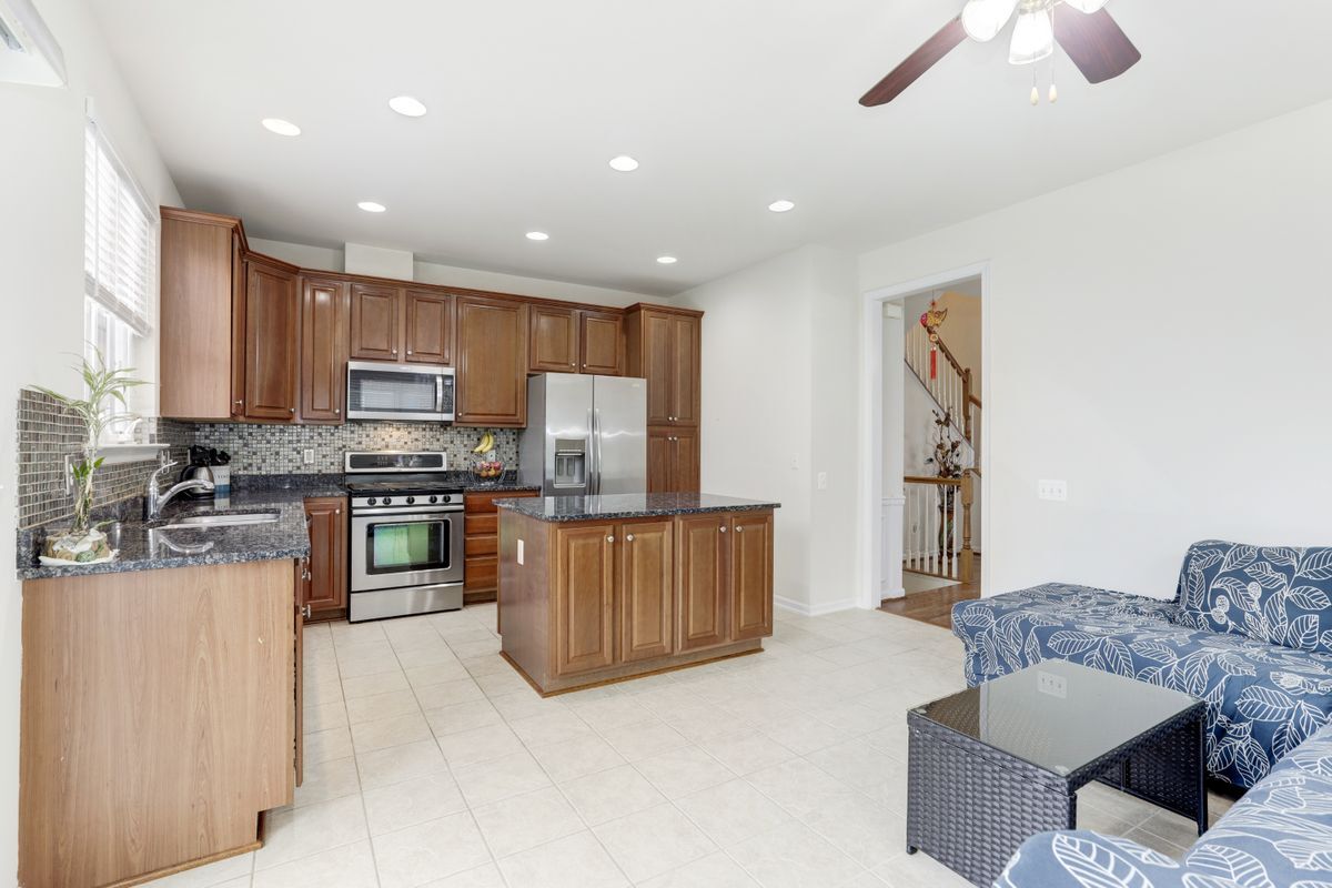 Building Photo - 43551 Wheadon Terrace
