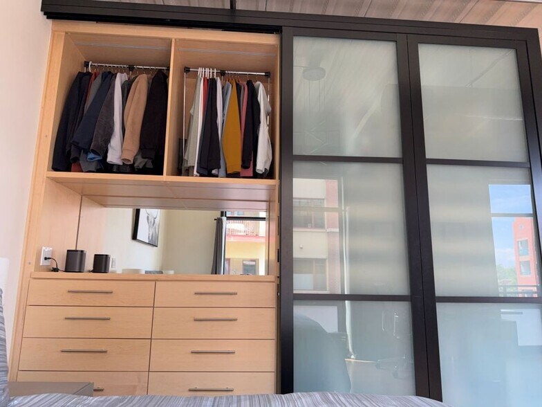 Building Photo - 1360 Walnut St