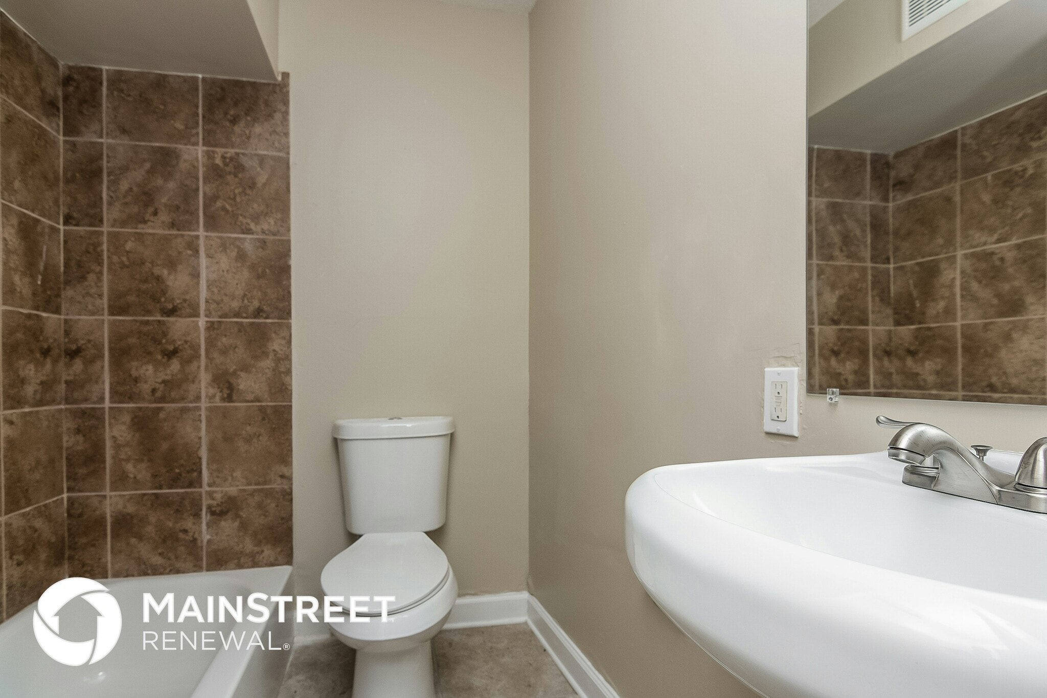 Building Photo - 4100 Chippewa Rd