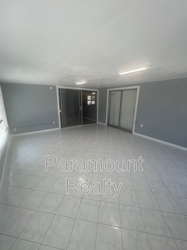 Building Photo - 974 Coral Dr
