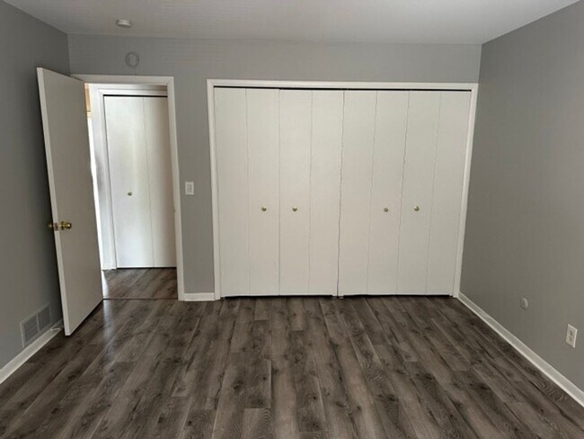 Building Photo - 3 Bedroom Condo in Southfield
