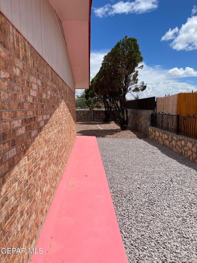 Building Photo - 10604 Fieldrock Ct