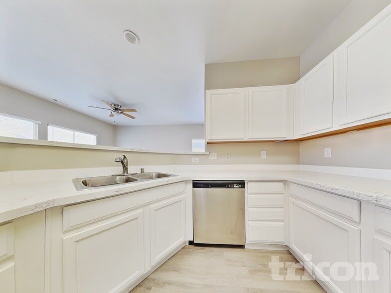 Building Photo - 9615 Stoney Creek Way