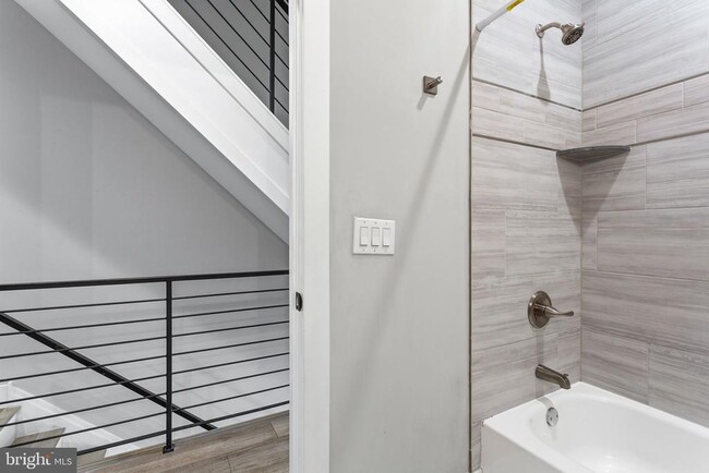 Building Photo - 1640 Edgley St