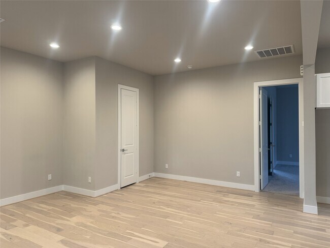 Building Photo - 540 Janisch Rd