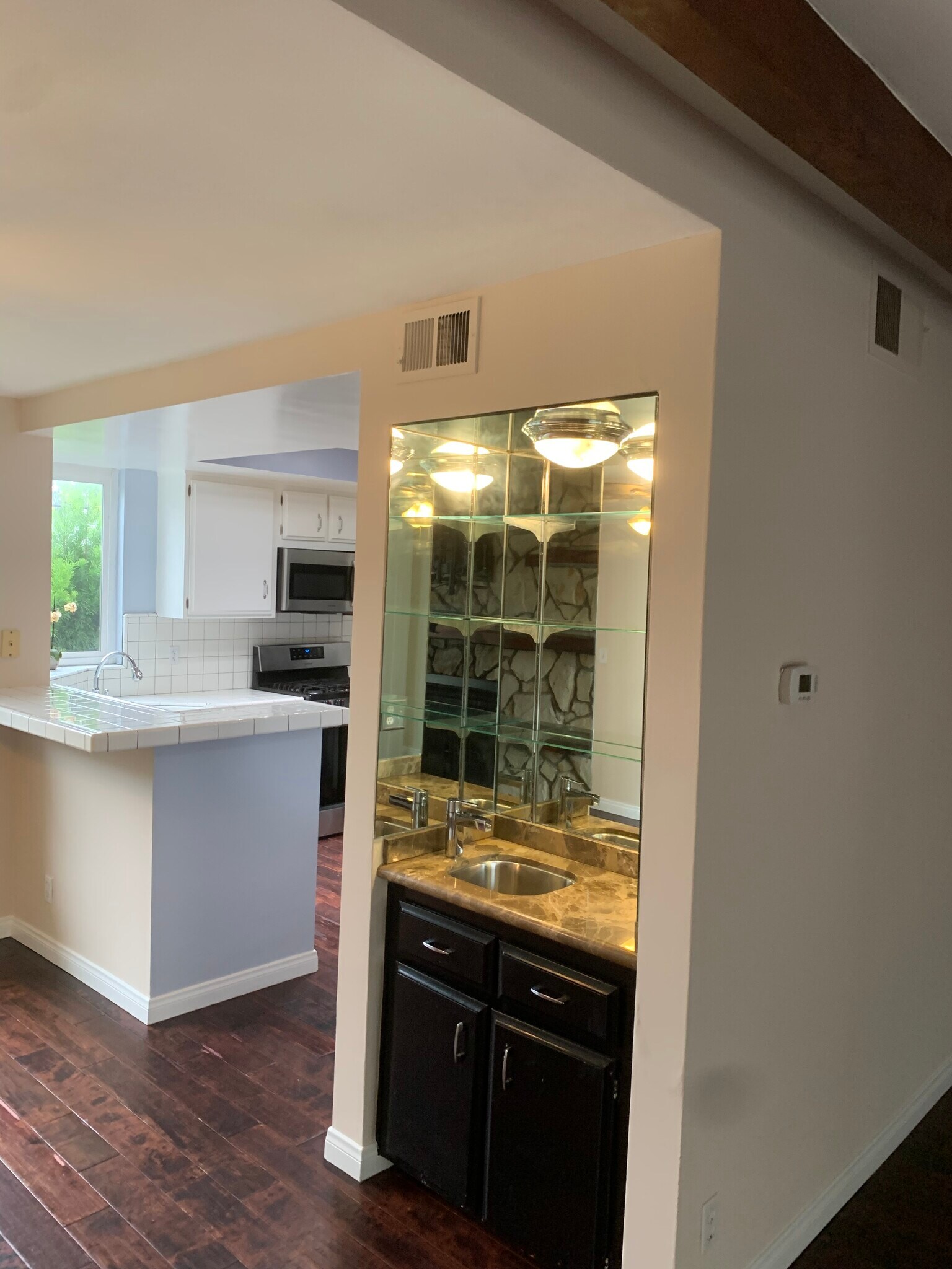 Wetbar and kitchen - 1232 Stanford St