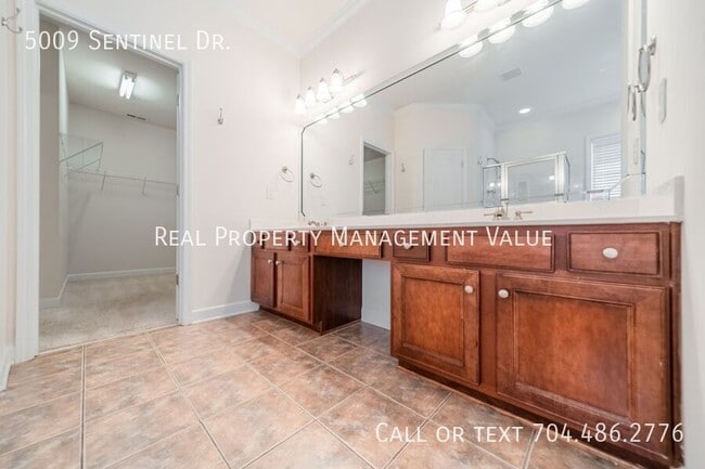 Building Photo - 5009 Sentinel Dr