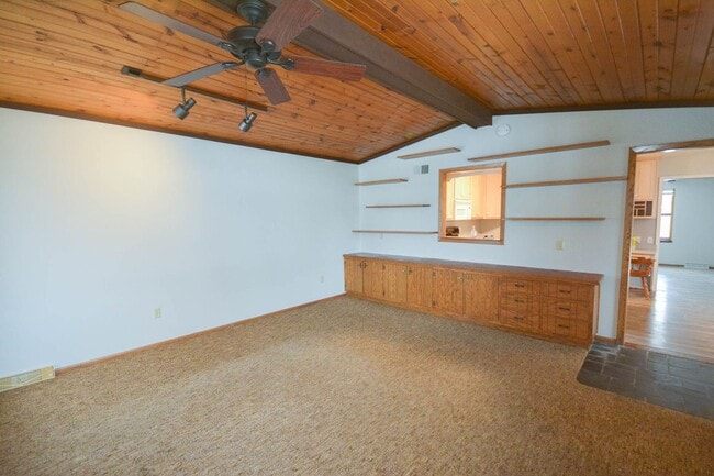 Building Photo - 1613 8th Ave SE