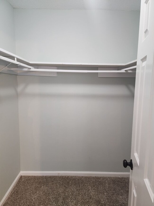 Building Photo - 2bd/2ba Townhome in Georgetown with walk i...