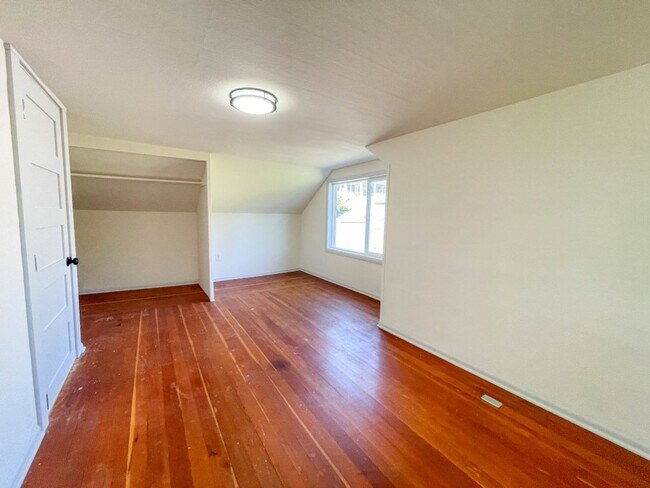 Building Photo - 3Bd/2Ba Shoreline House