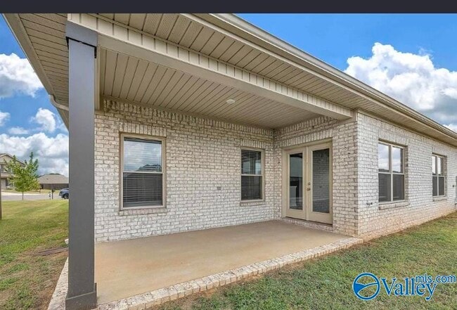 Building Photo - 203 Portrait St