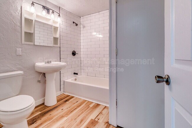 Building Photo - 620 W Acres St