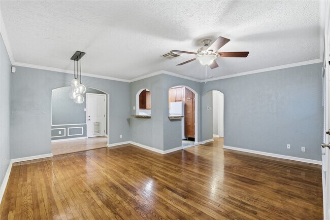 Building Photo - 1814 Chantilly Ln