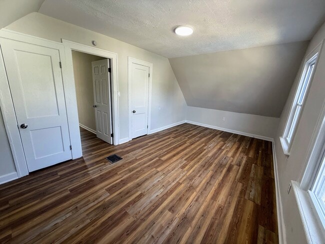 Building Photo - 3420 W 49th St