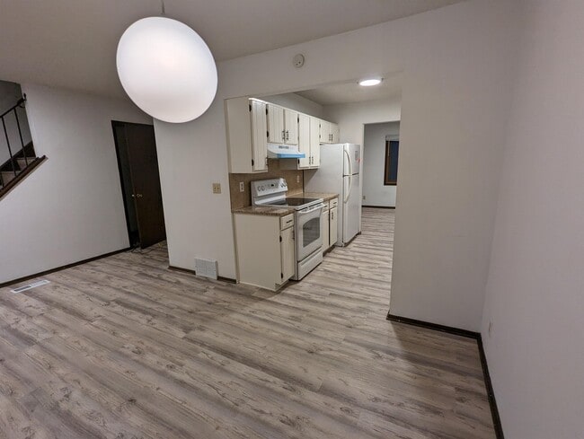 Building Photo - 362 W Eagle Lake Dr